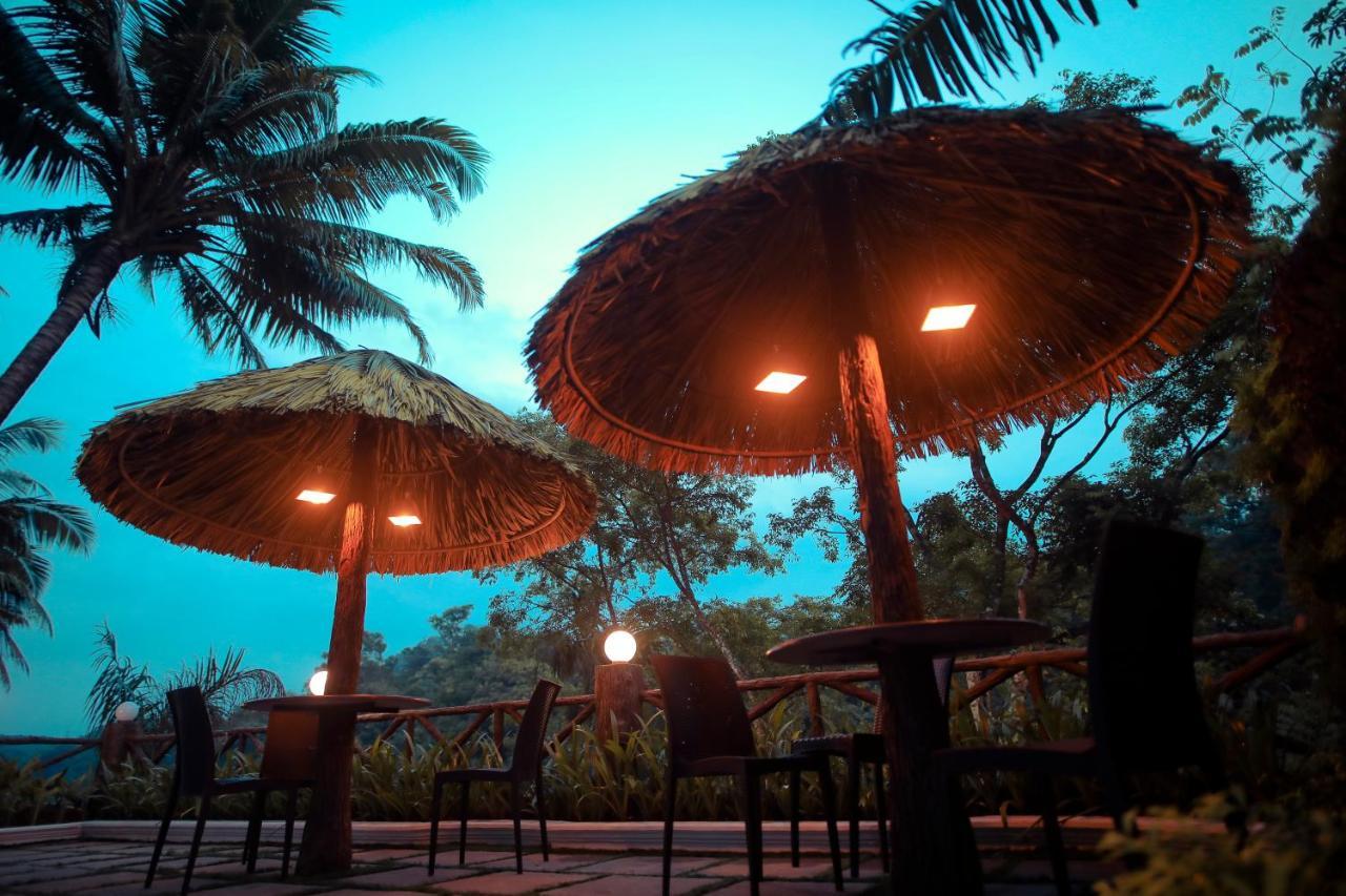 Thenmala Hormuz Inn Kolattupuzha エクステリア 写真