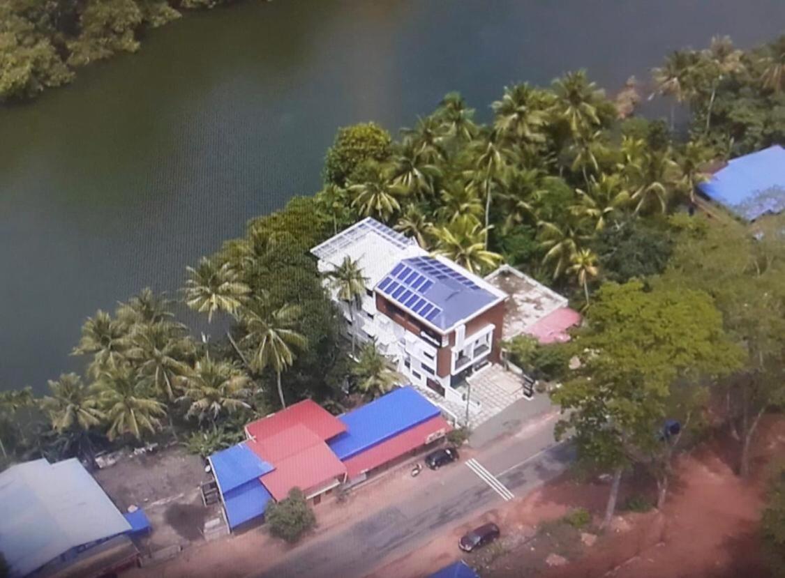 Thenmala Hormuz Inn Kolattupuzha エクステリア 写真