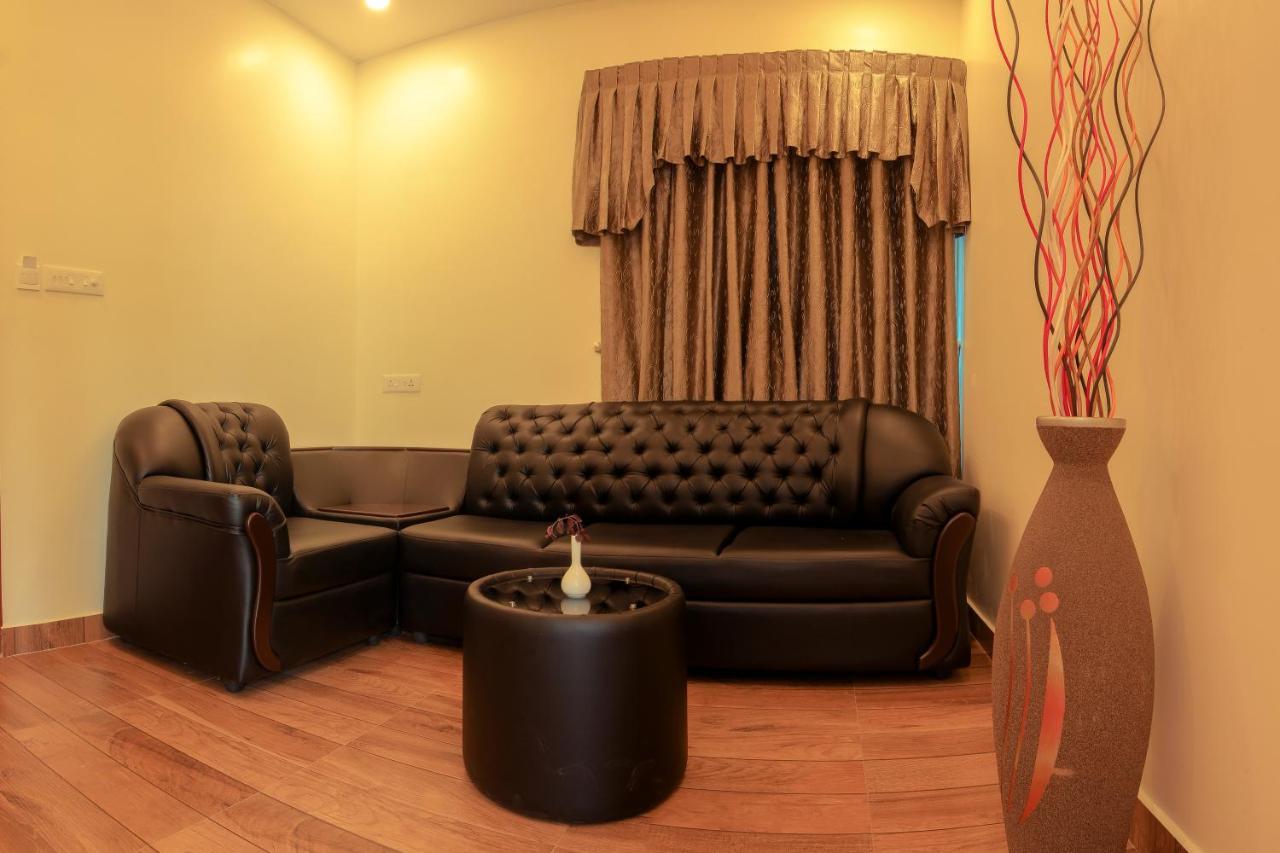 Thenmala Hormuz Inn Kolattupuzha エクステリア 写真